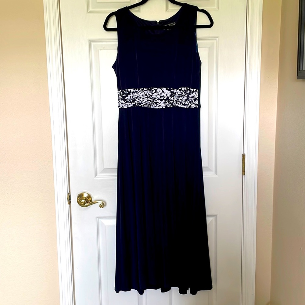 Jessica Howard midi length dress